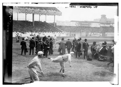 Polo Grounds - warming up LCCN2014694485