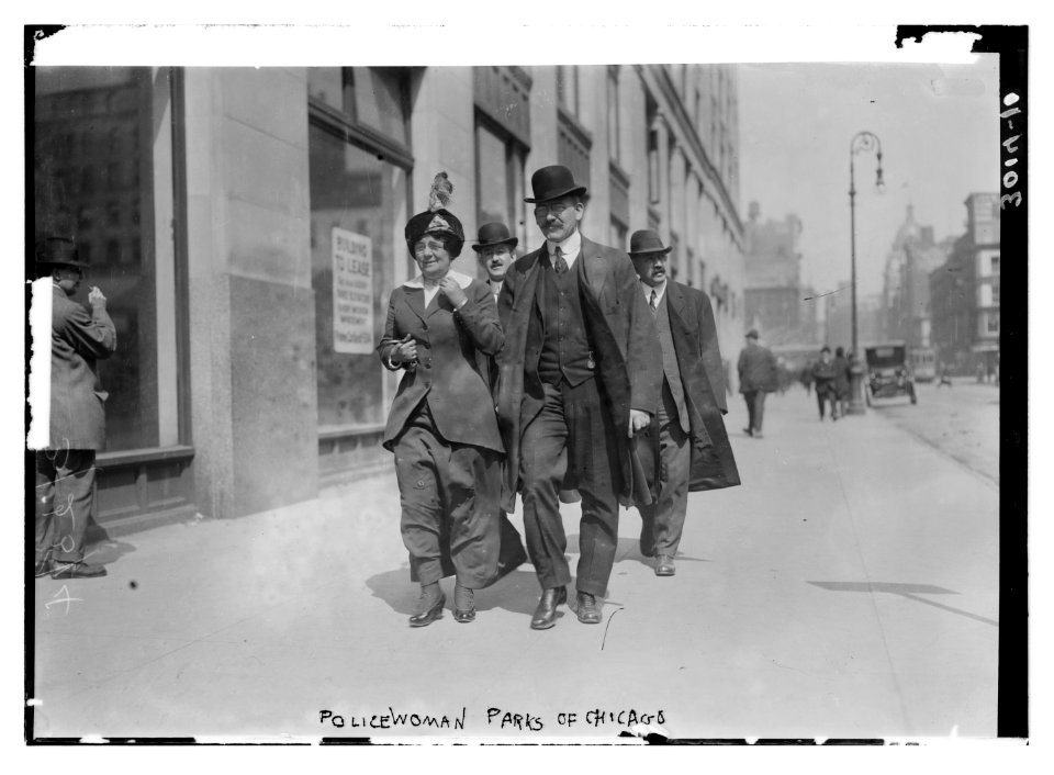 Policewoman Parks of Chicago LCCN2014695672