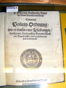 Polizeiordnung des Rates der Stadt Frankfurt am Main - Wie es mit Kleidungen, Hochzeiten, Kindstauffen, Gevatterschafften Begräbnüssen und dergleichen gehalten werden soll, 18 (Titelseite)