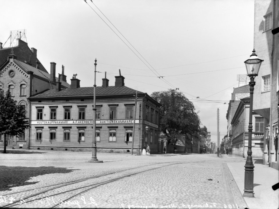 Pohjoinen Makasiinikatu 7 - Fabianinkatu 4, Huutokauppakamari A. F. Åkerberg (rakennus purettu 1904) - N1106 (hkm.HKMS000005-km0038u7)