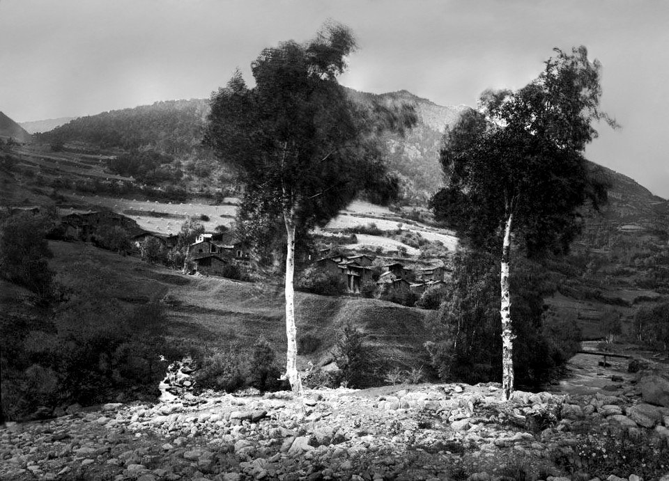 Poble de Llors vist des de la riba esquerra del riu Valira del Nord (Restored)