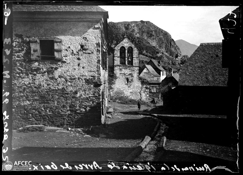 Poble i restes de l'església d'Arres de Jos