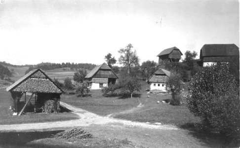Podbreški kozolec in hlev, Šipkov kozolec, Bibčev hlev in hiša v Stopčah
