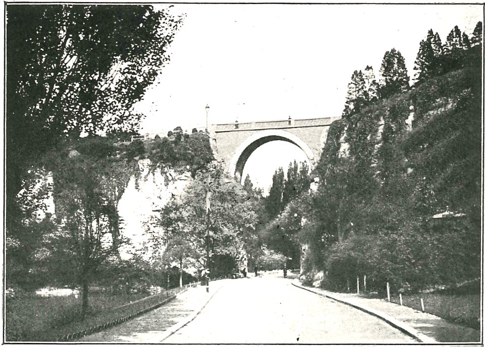 Pont des Suicidés - Parc des Buttes-Chaumont - Neurdein