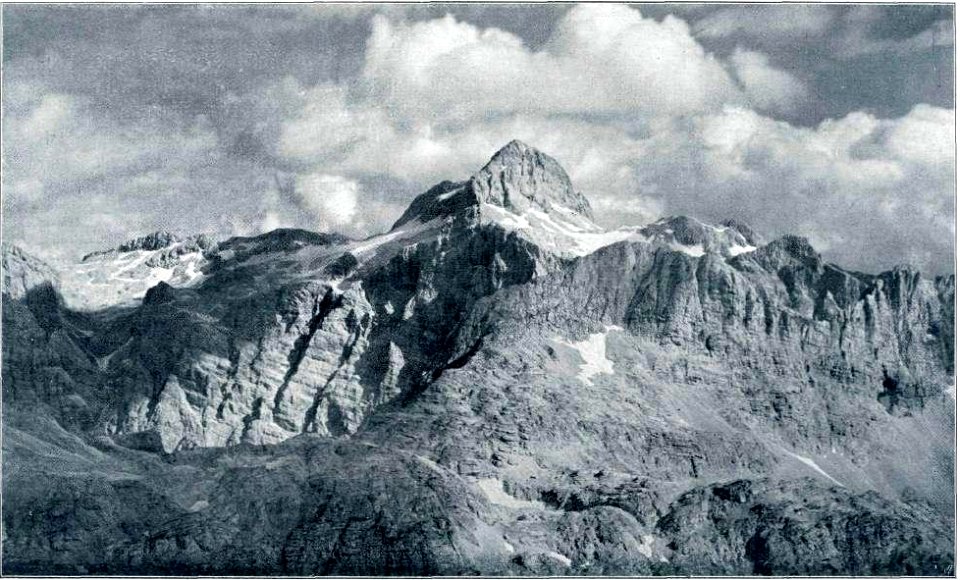 Pogled na Triglav s Križkih podov 1910