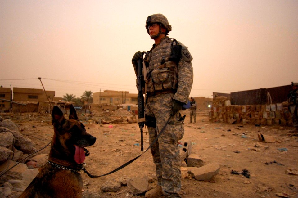 Police, Soldiers Visit Iraqi Civilians DVIDS116049