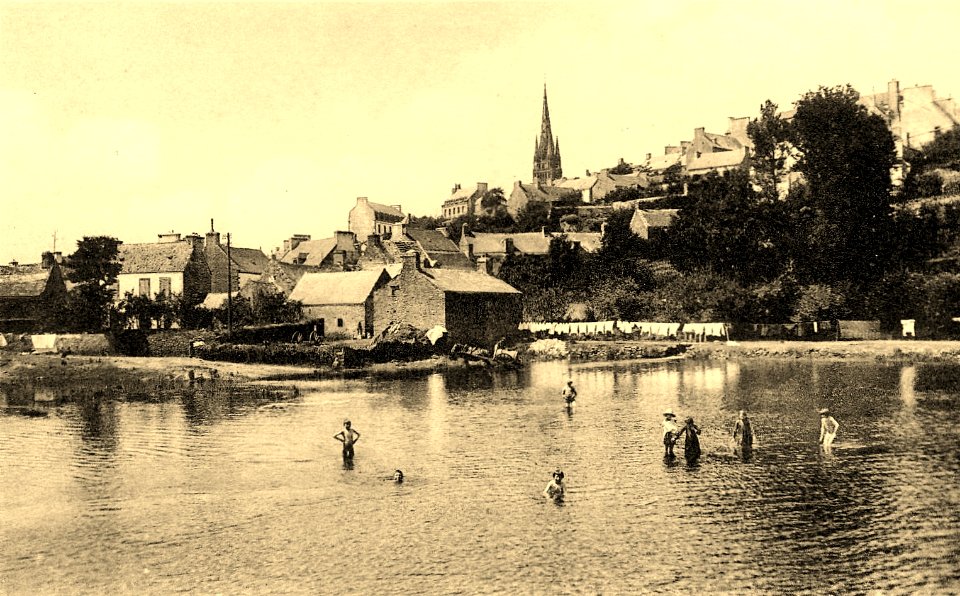Pont-Croix vu de Keridreuff vers 1910