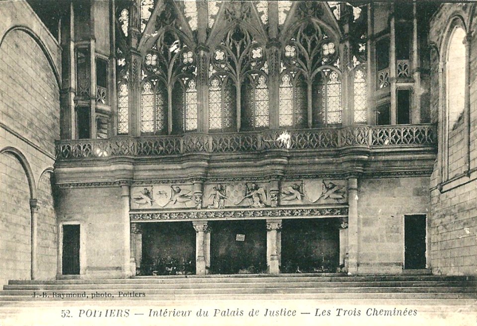 Poitiers-FR-86-Trois cheminées