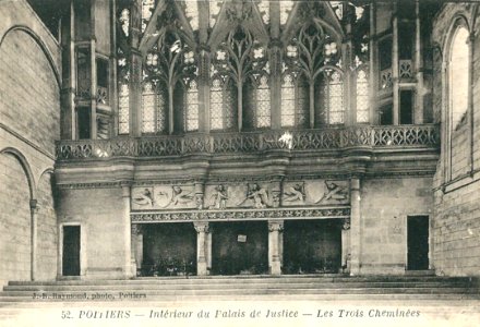 Poitiers-FR-86-Trois cheminées