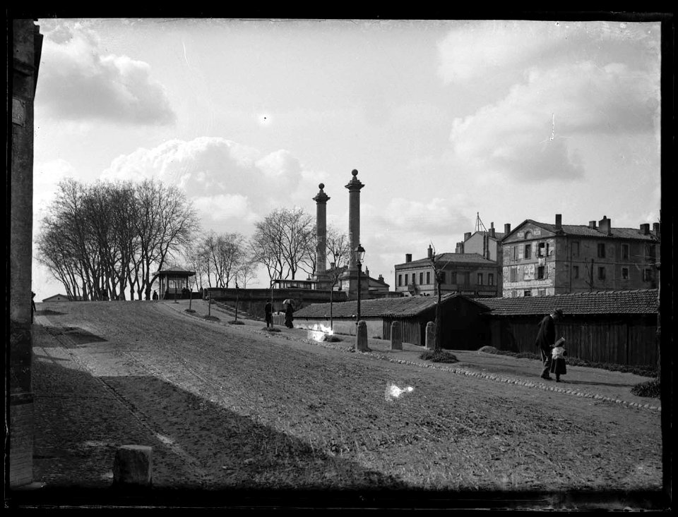 Pont et colonnes des Minimes. - FRAC31555 18Fi092