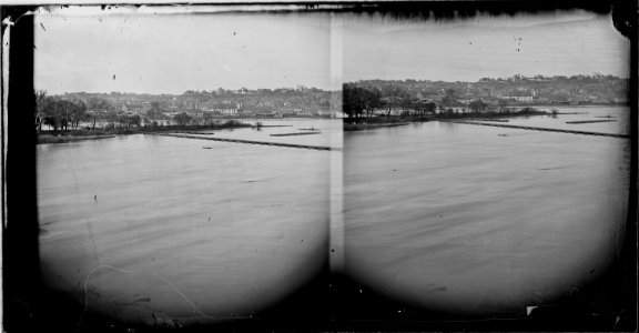 Pontoon bridge across river at Richmond, Va - NARA - 529666