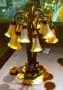 Pond Lily table lamp, Louis Comfort Tiffany, made by Tiffany Studios, New York, c. 1902, bronze, blown glass - Montreal Museum of Fine Arts - Montreal, Canada - DSC09114