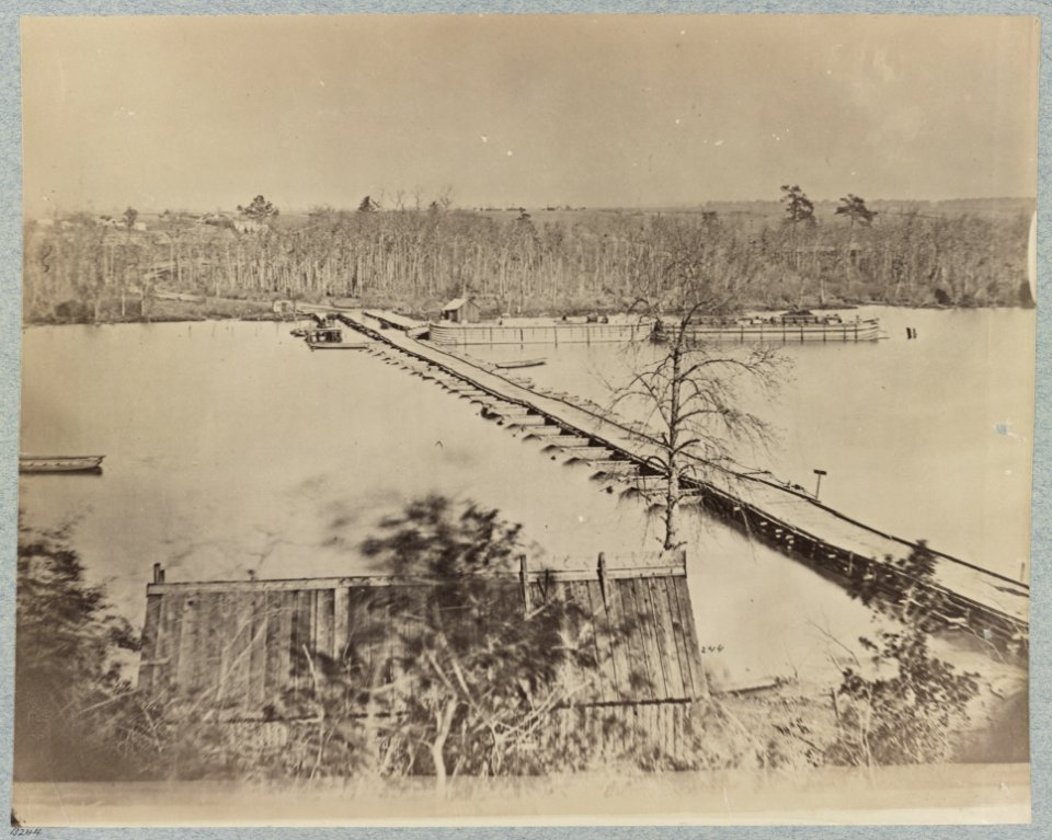 Pontoon bridge at Broadway Landing, Appomattox River, Va LCCN2012649825