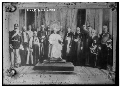 Pope Pius X and his court LCCN2014686819 photo