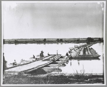 Pontoon bridge LCCN2012649845
