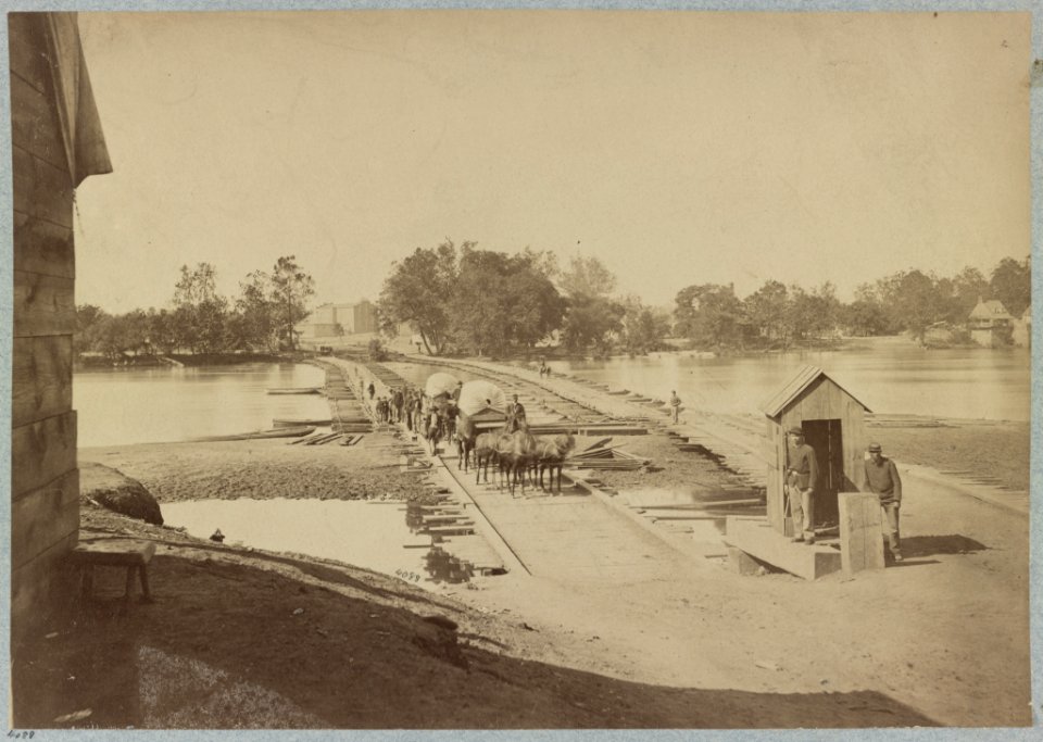 Pontoon bridges across James River at Richmond, Va., April, 1865 LCCN2012649815