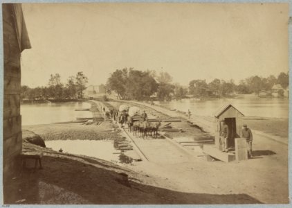 Pontoon bridges across James River at Richmond, Va., April, 1865 LCCN2012649815