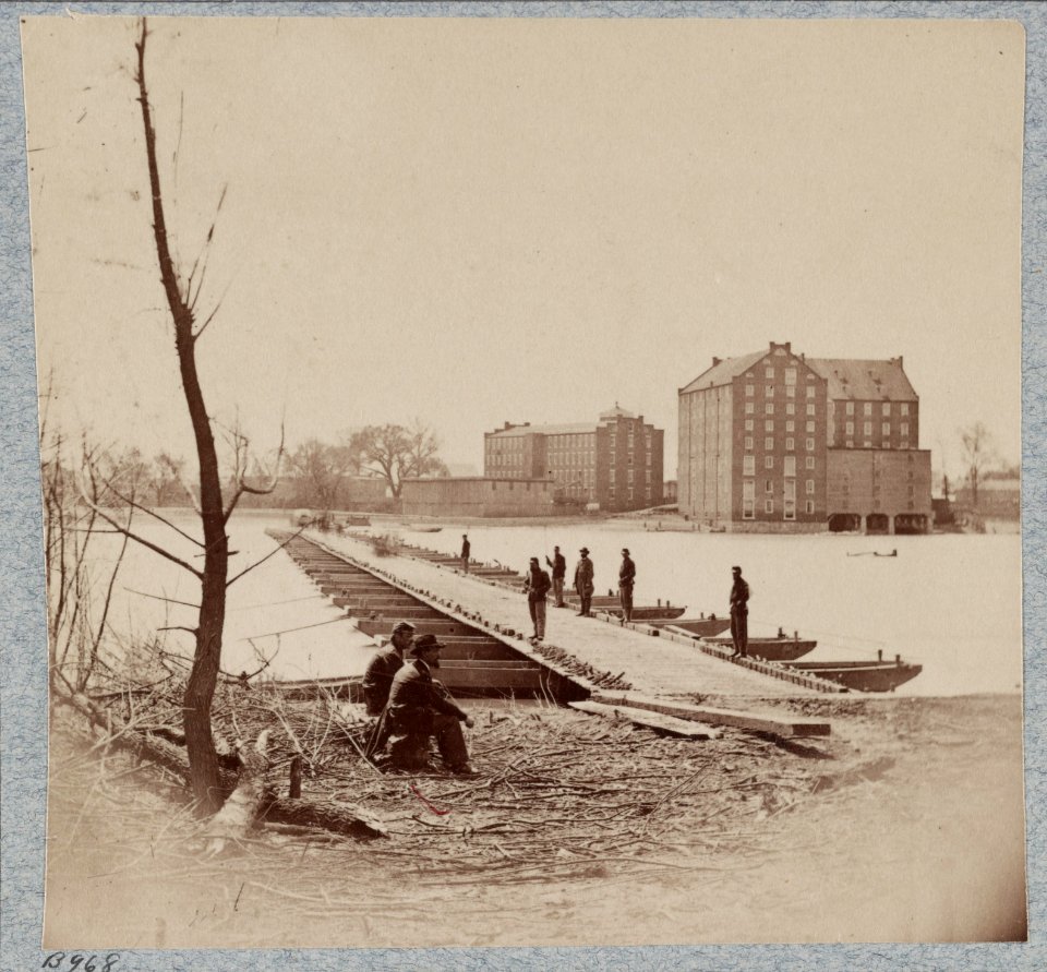 Pontoon bridges across James River LCCN2014645922
