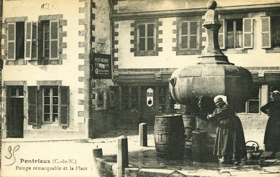 Pontrieux - Pompe à eau et place - AD22 - 16FI4509