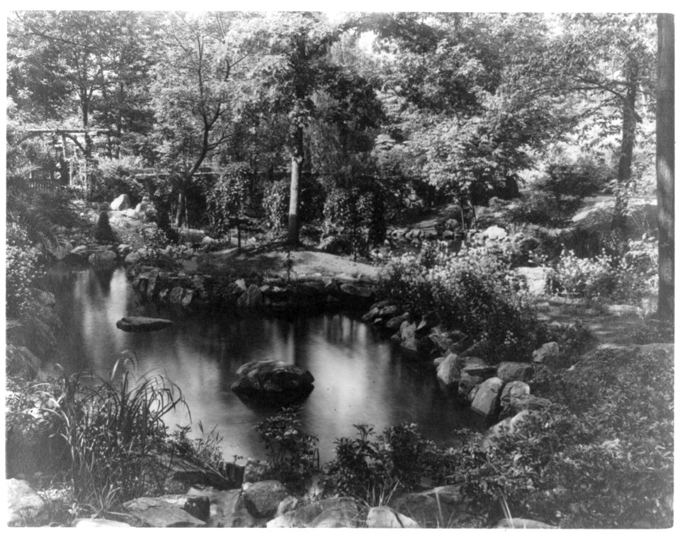 Pool in garden of estate of George F. Baker, Tuxedo, New York LCCN2003671023