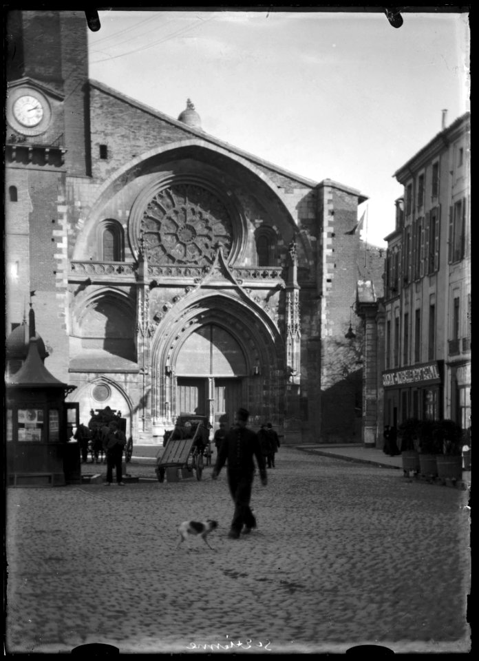 Porche de la cathédrale Saint-Étienne. - FRAC31555 18Fi013