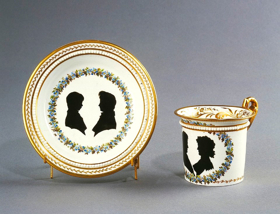 Porslin. Kopp med fat. Gulddekor - Hallwylska museet - 89102