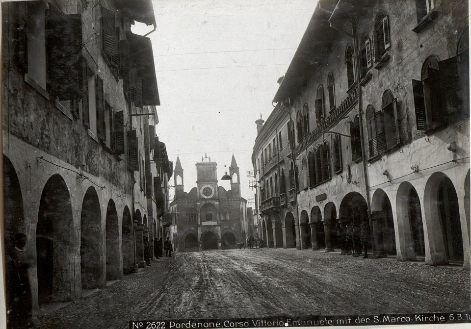 Pordenone, Corso Vittorio Emanuele mit der S.Marco-Kirche 6.3.18. (BildID 15615589)