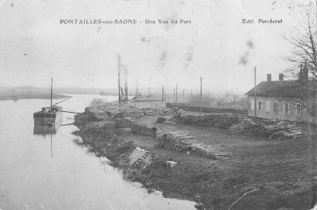 Pontailler sur saone vue du port photo