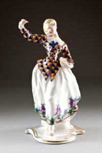 Porslinfigur gjord på 1910-talet i harlekin mönster. Hon föreställande Colombina - Hallwylska museet - 93836 photo