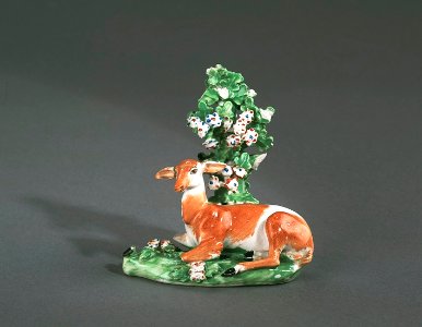 Porslin. Figur - rådjur liggandes - Hallwylska museet - 89297