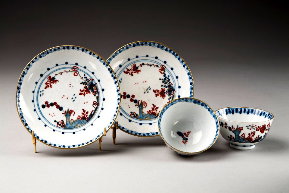 Porslinskoppar och fat, från 1700-talets slut, gjorda i Venedig - Hallwylska museet - 93769