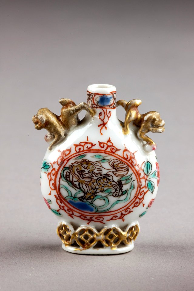 Porslinssnusflaska gjord i Kina på 1800-talet - Hallwylska museet - 95808