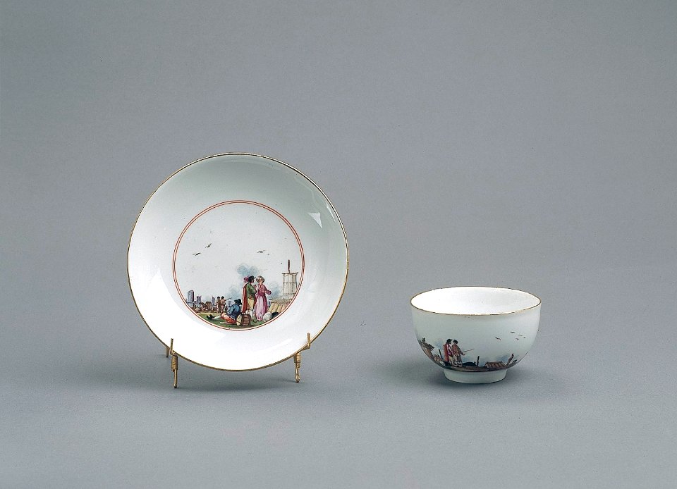 Porslin. Kopp med fat - Hallwylska museet - 89148