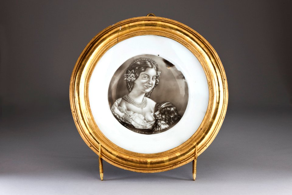 Porslinstallrik med porträtt från 1860-talet - Hallwylska museet - 93864