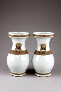 Porslinsvaser med lejon, gjorda i Kina 1662-1722 - Hallwylska museet - 96133