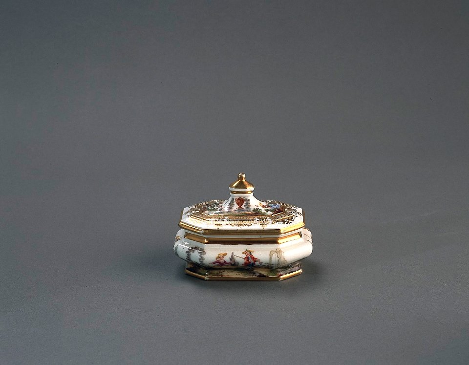 Porslin. Sockerdosa med lock. Gulddekor - Hallwylska museet - 89156