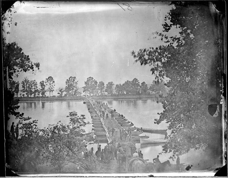 Pontoon bridge across James River, 1864 - NARA - 524500
