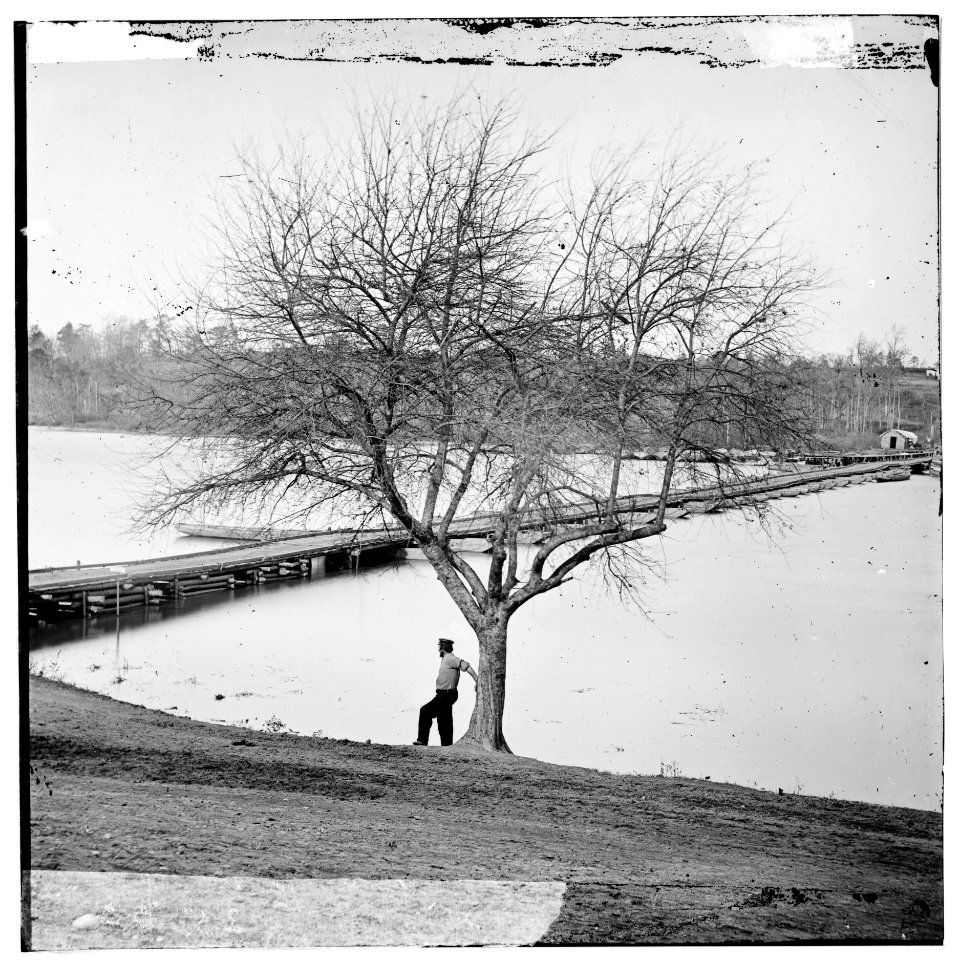 Pontoon bridge across the James River LOC cwpb.01891