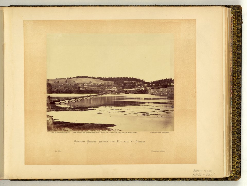 Pontoon bridge across the Potomac, at Berlin - Alex. Gardner, photographer. LCCN2006685376