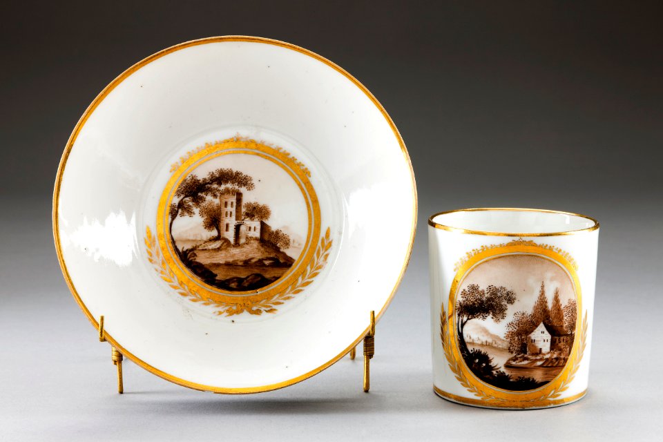 Porslins kopp med fat från 1790-talet - Hallwylska museet - 93842