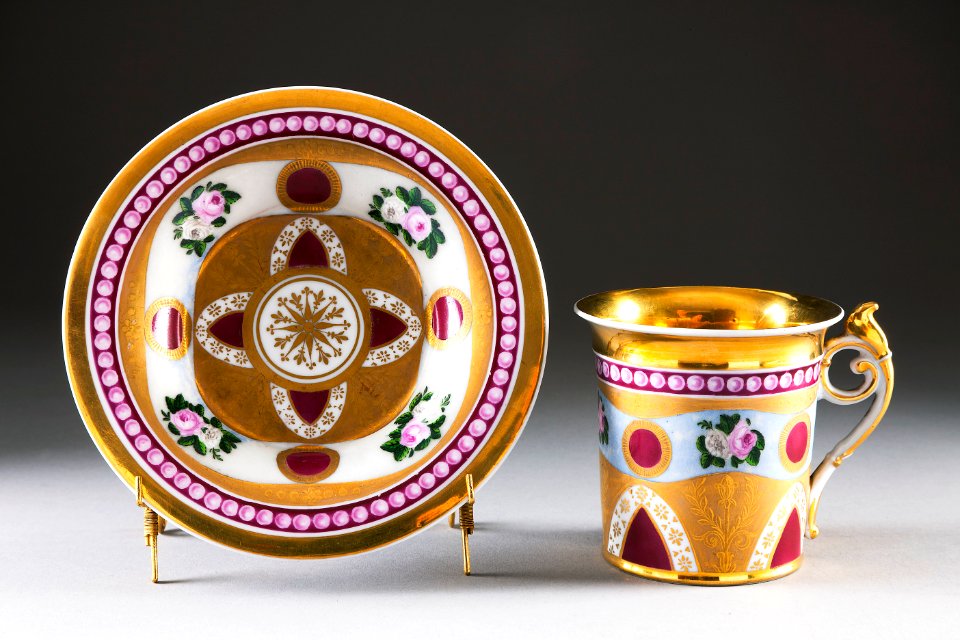 Porslinskopp och fat från 1800-talets mitt - Hallwylska museet - 93843
