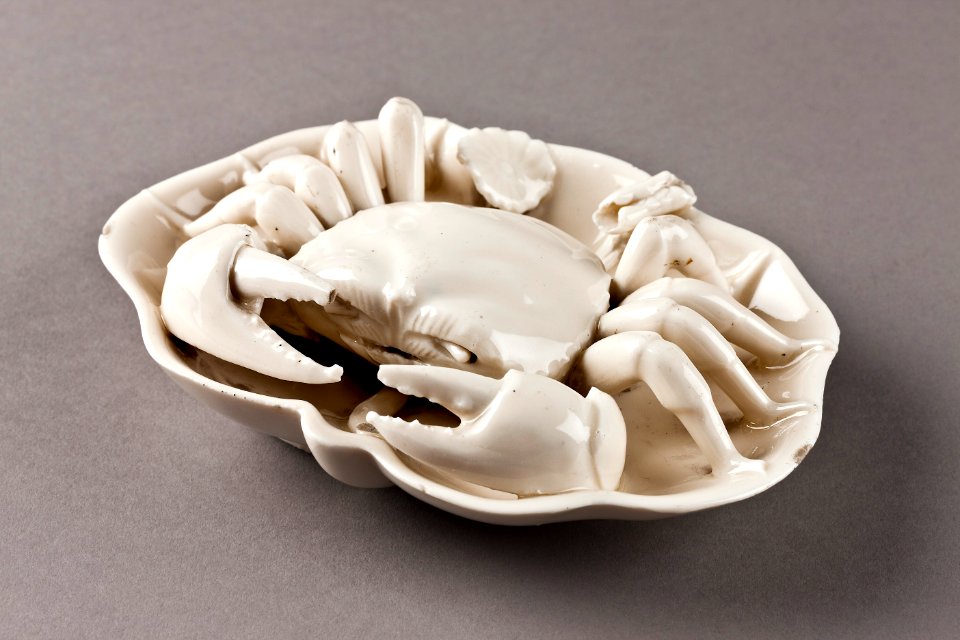Porslinskrabba på lotusblad gjord i Kina på 1600-talet - Hallwylska museet - 95454