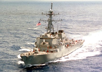 Port bow view of USS Benfold (DDG-65) underway in South Pacific 010326-N-1644C-001