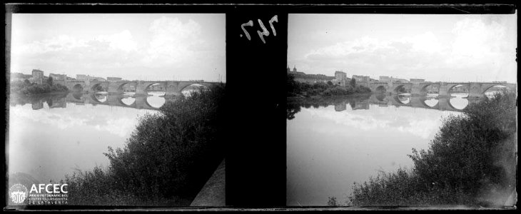 Pont sobre el riu Ebre al seu pas per Saragossa