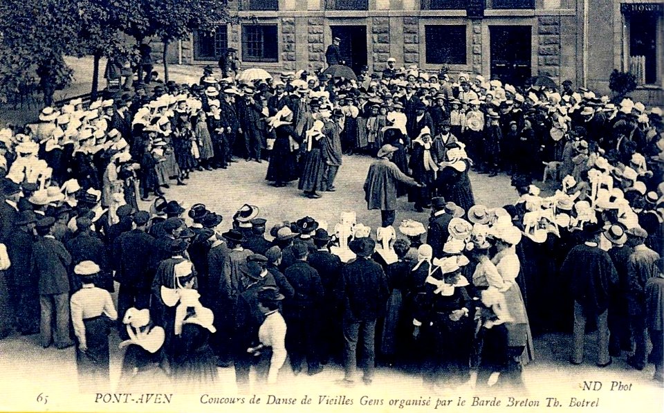Pont-Aven danses ND photo