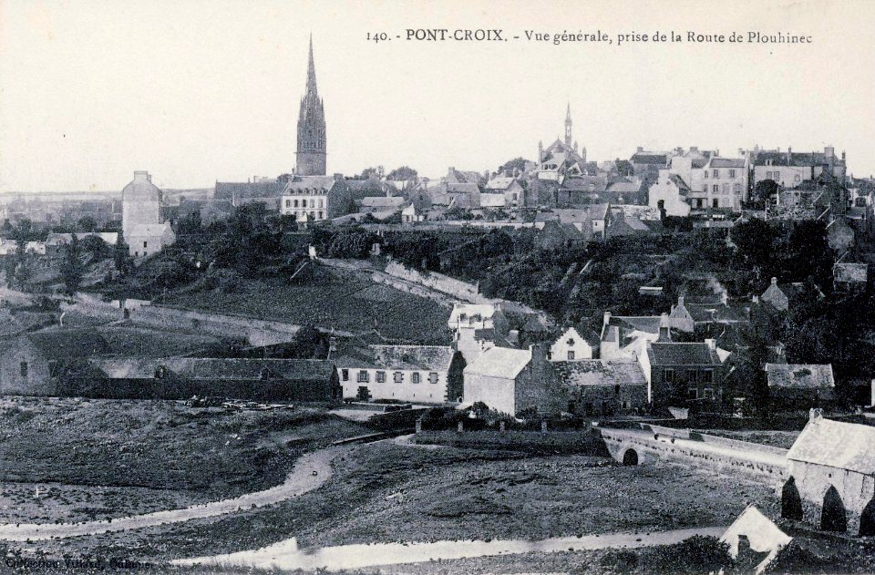 Pont-Croix vu de la route de Plouhinec