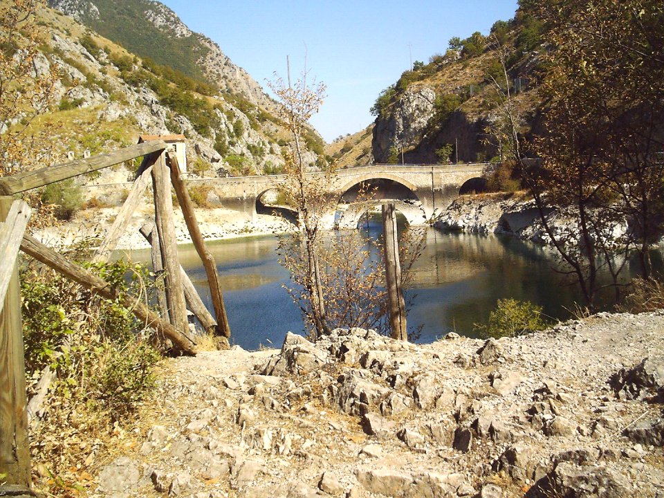 Ponte Rotto presso l'Eremo di San Domenico 1