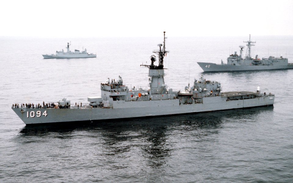 Port view of USS Pharris (FF-1094) in formation with USS Halyburton (FFG-40) during BALTOPS '85 DN-ST-90-03244