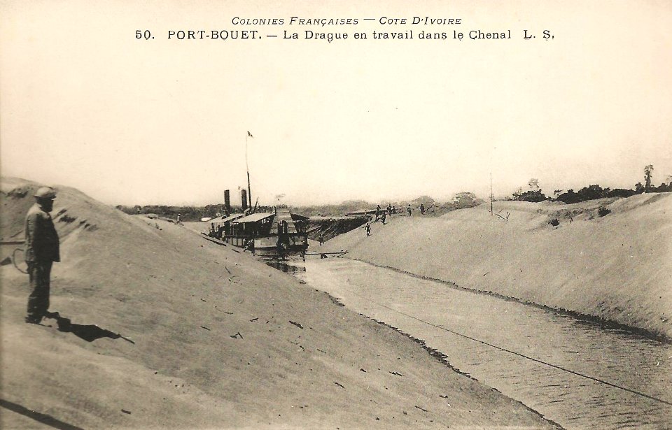 Port-Bouët-La Drague en travail dans le chenal