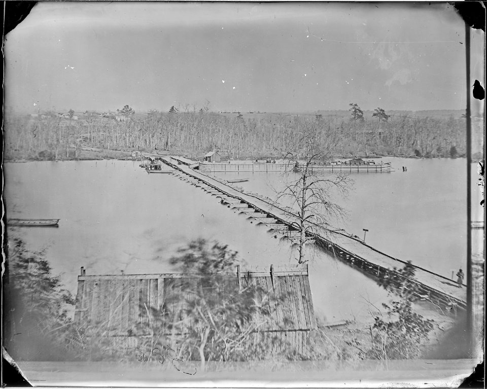 Pontoon bridge at Broadway landing, Appomattox River, 1864-65. - NARA - 524808
